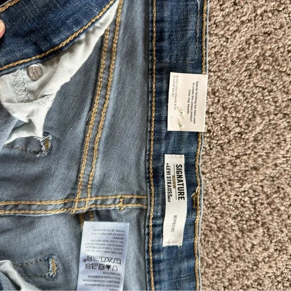 Signature by Levi Strauss & Co. Women's Mid Rise Boyfriend Sz 4 W27 NWT - Picture 7 of 11